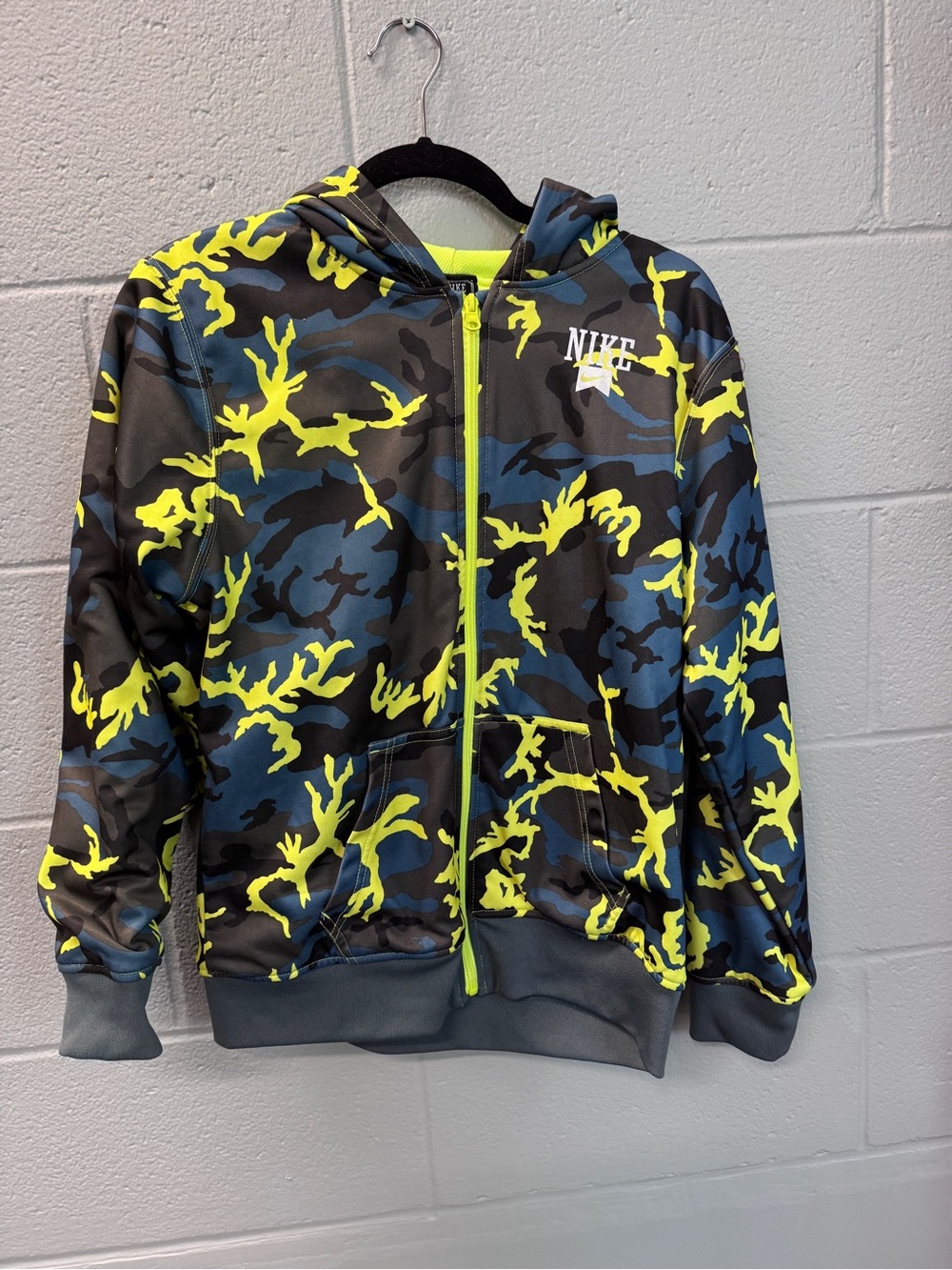 Nike Boys XL Camo Therma-FIT Hoodie Neon/Blue